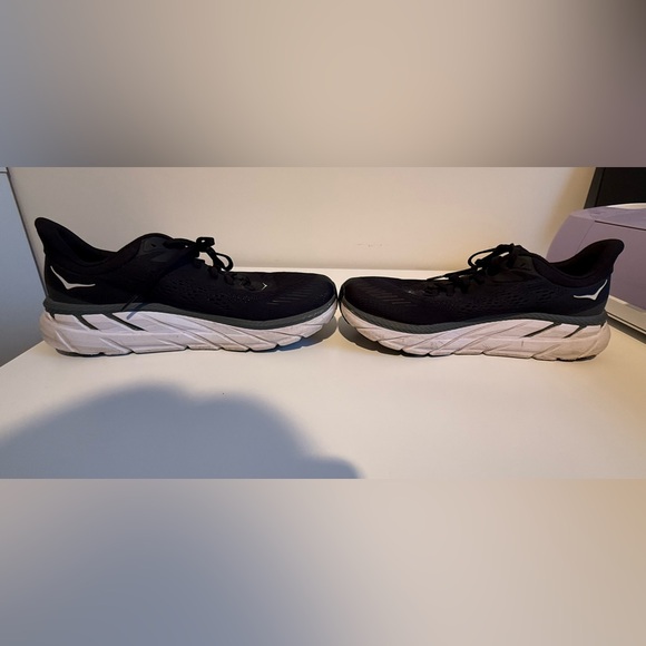 Hoka Men’s Black Clifton 7 One One - Picture 4 of 5
